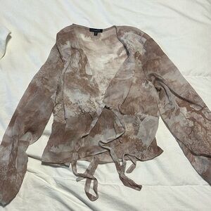 FRONT TIE OPEN GOING OUT TOP